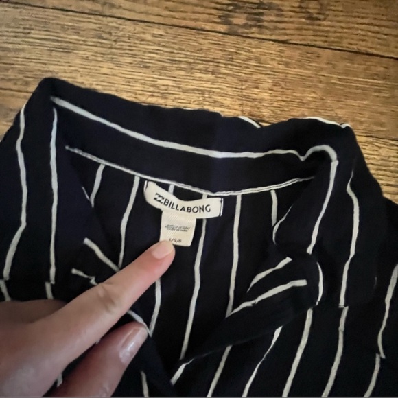 *WORN ONCE* BILLABONG Navy Striped 2-piece set Button up Top and Wrap Skirt L - Picture 4 of 5